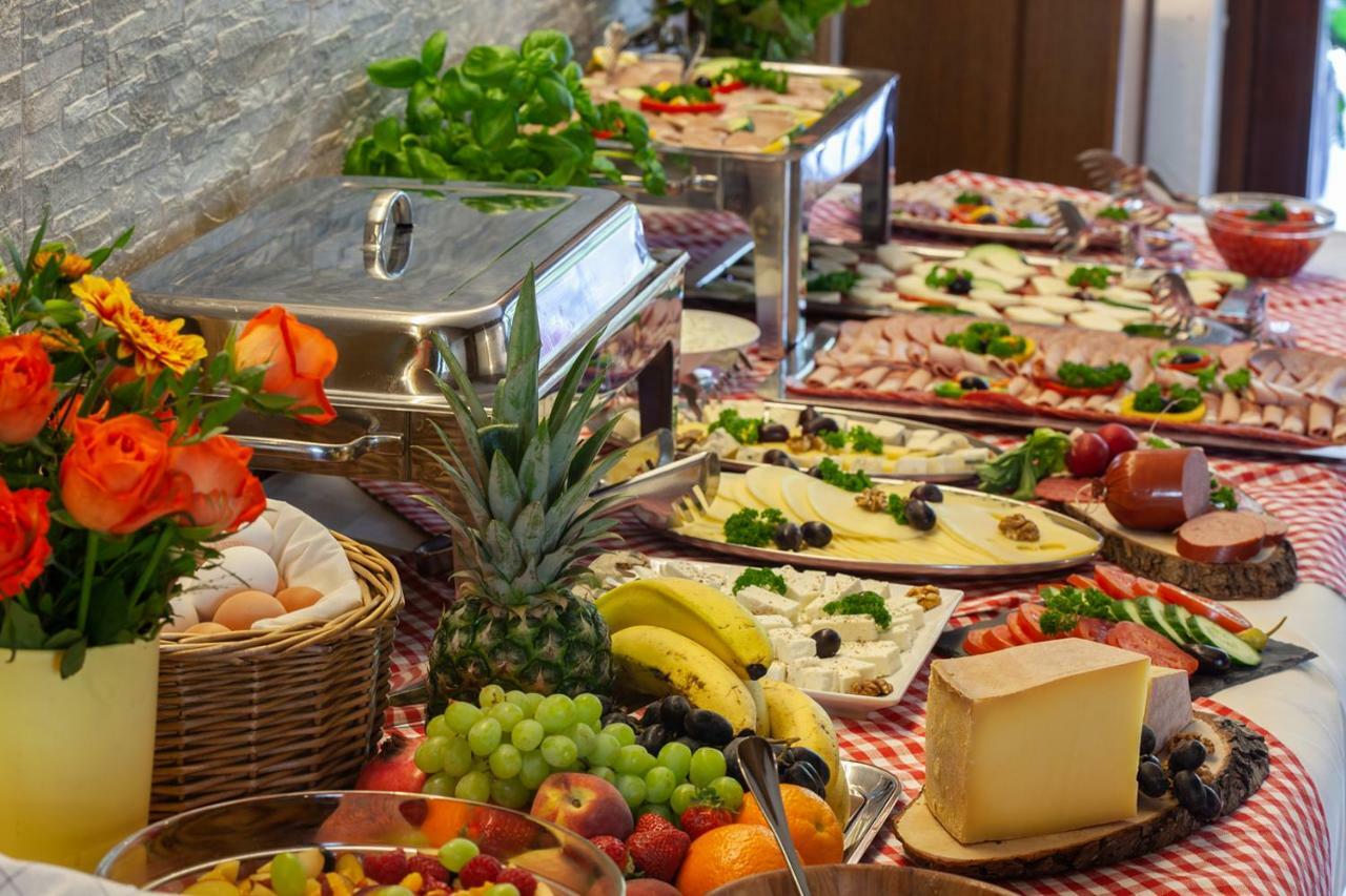 Hotel Petra Байерсброн Екстериор снимка